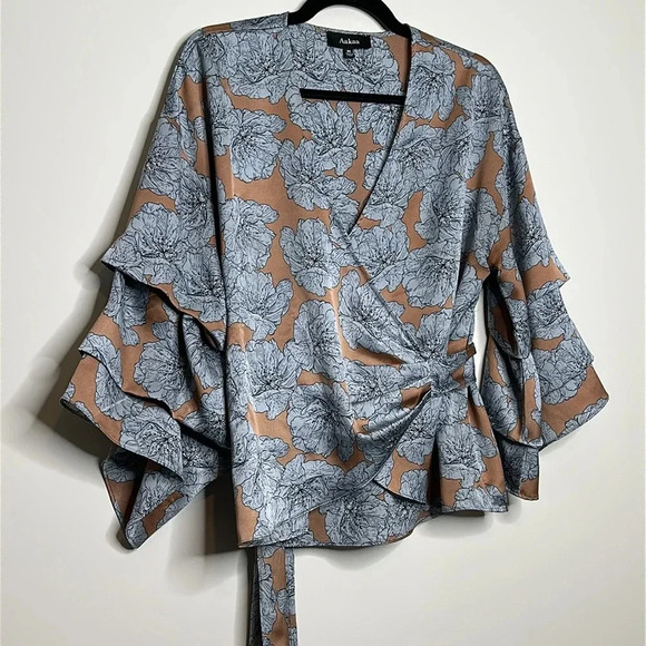 Aakaa  Soft Blue and Brown wrap top - Picture 4 of 10